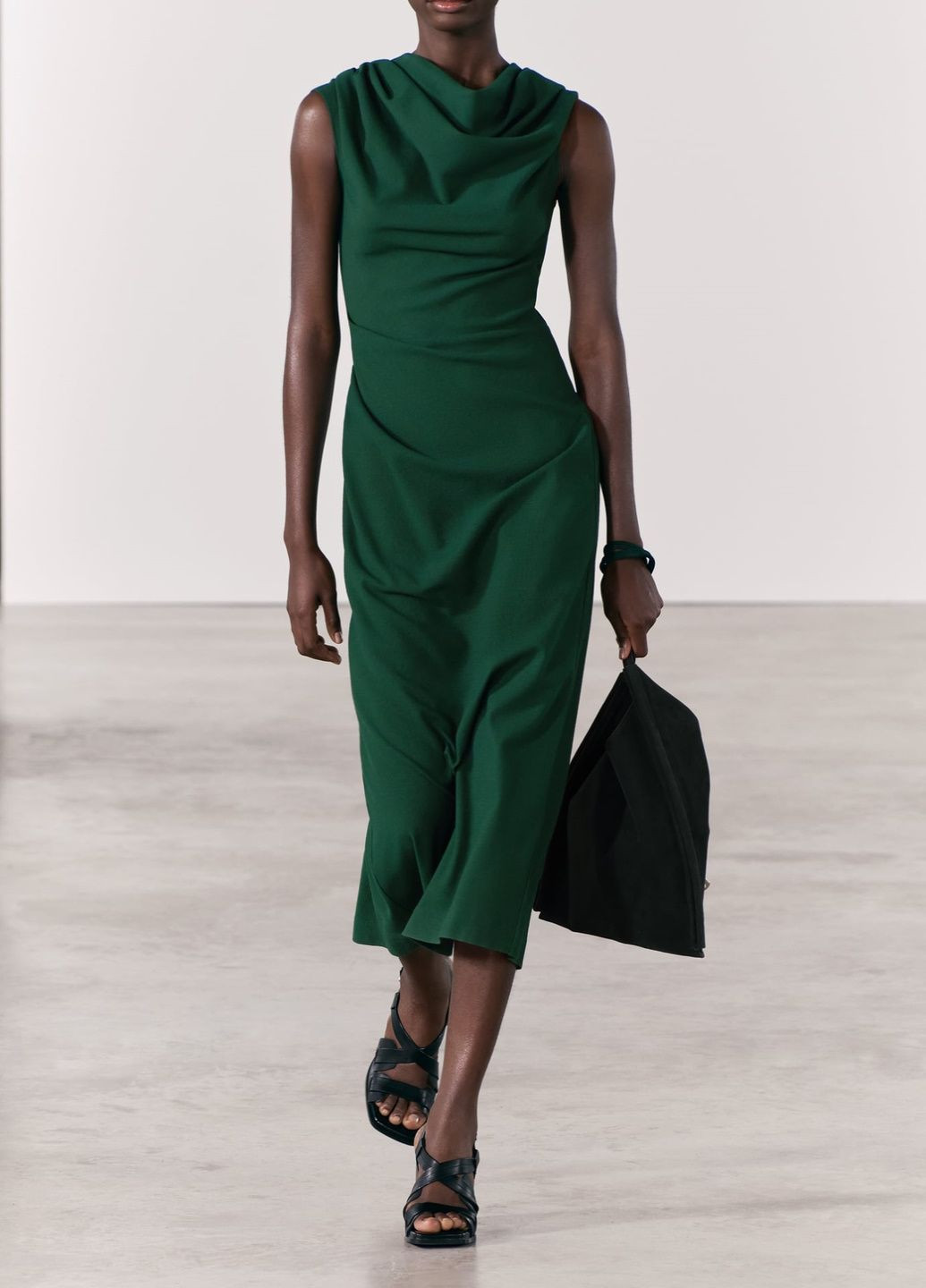 Зеленое вечернее платье Zara однотонное