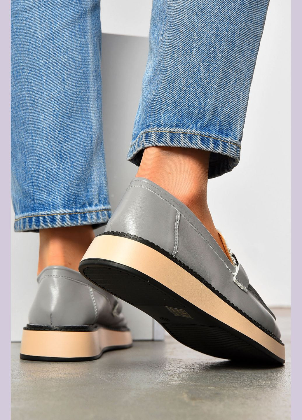 Let's Shop Туфли-лоферы женские серого цвета лоферы серый з искусственная кожа, украина — демисезон (328915960)