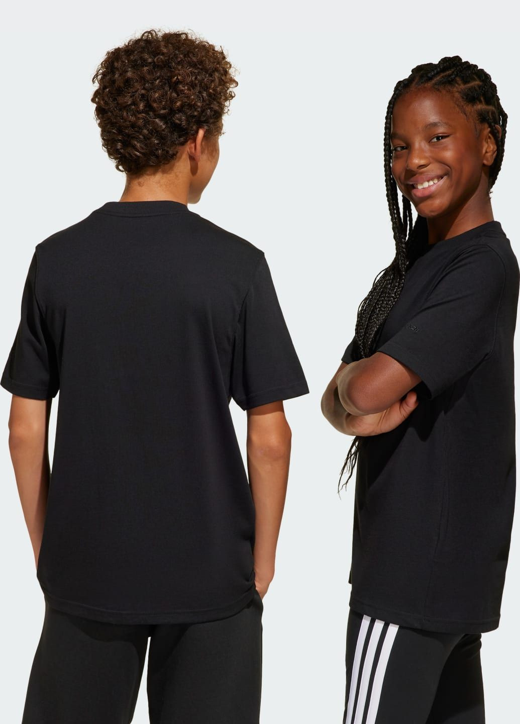 Чорна демісезонна футболка all szn graphic kids adidas