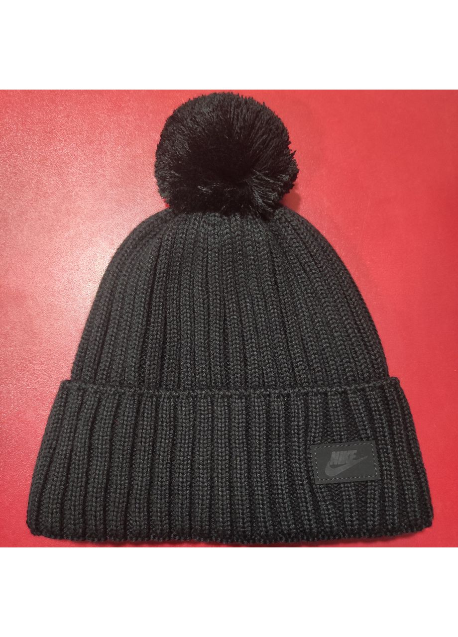 Шапка чоловіча утеплена флісом помпон нашивка чорна No Brand (370709091)