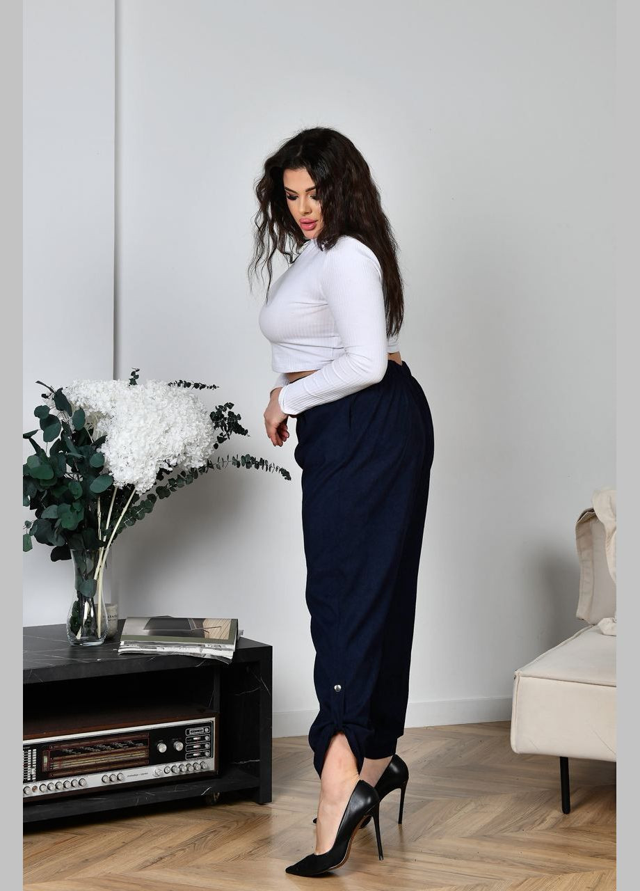 Жіночі брюки із мікровельвету колір синій р.48/50 453798 New Trend (289720058)