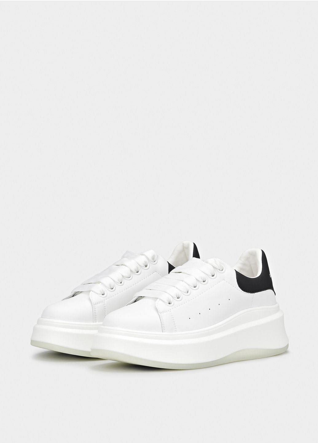 Білі кросівки It-Girl