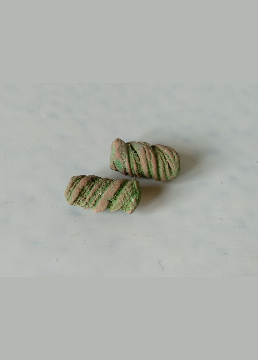 Керамические бусины ручной работы "Магические Завитки №9" (бежево-зеленые) 2шт. Коти&Ангели (301533197)