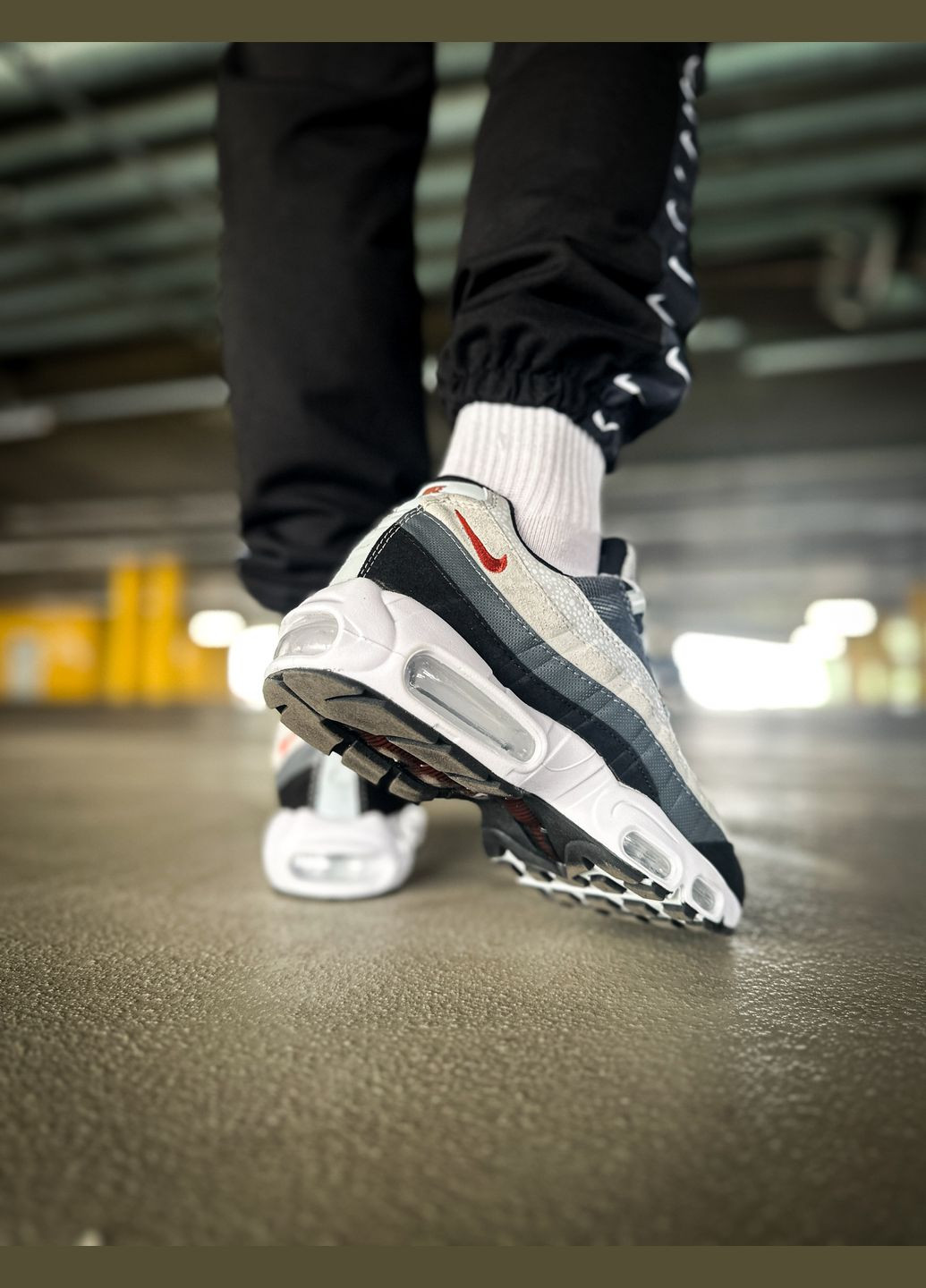 Серые всесезонные кроссовки мужские nike air max 95 gray black white | найк аир макс 95 серые черные белые No Brand