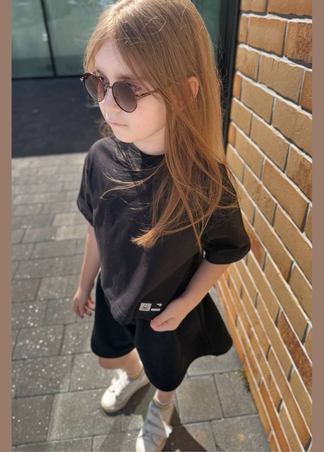 Чорна літня дитяча оверсайз футболка топ бавовняна з нашивкою чорна little joys No Brand