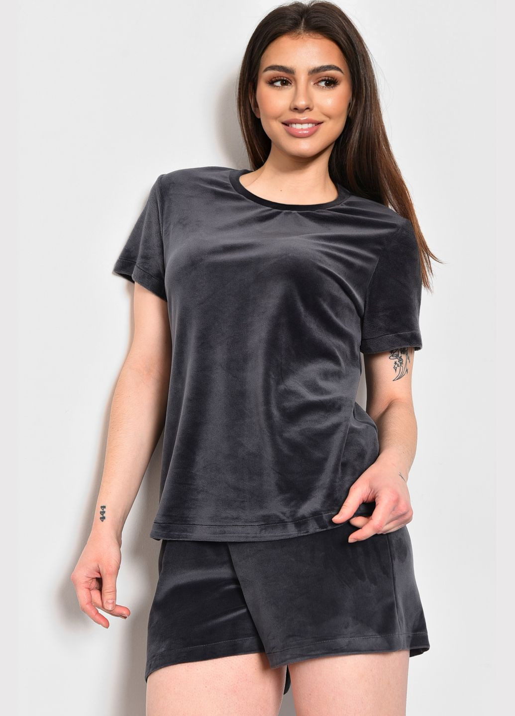Темно-серая всесезон пижама женская велюровая темно-серого цвета футболка + шорты Let's Shop