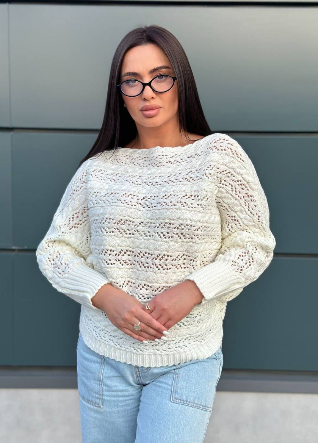 Молочний демісезонний стильний в'язаний светр з манжетами на рукавах Allthings