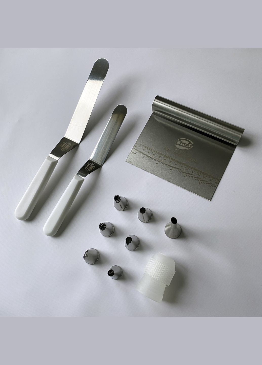 Кондитерський набір для декорування тортів "Майстер Кондитер" / Алюмінієвий Столик, Лопатки, Шпатель, Насадки No Brand (314773739)