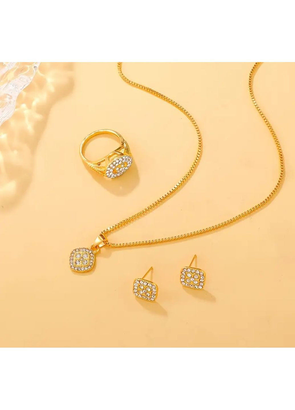 Набір прикрас у золотистому кольорі з камінням No Brand (358691089)