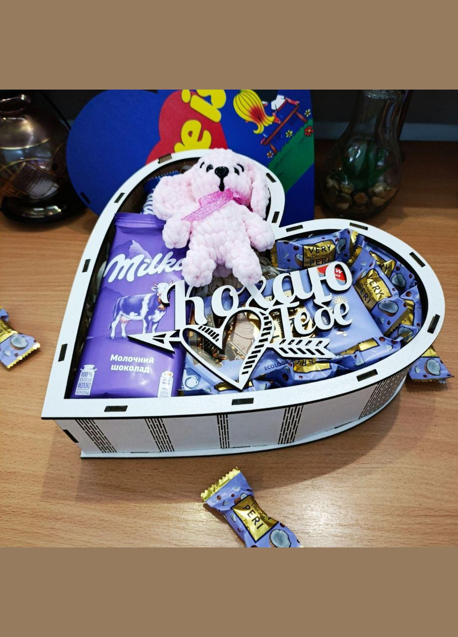 Подарунковий бокс серце з принтом «Love is...» (ar162) No Brand (317333436)