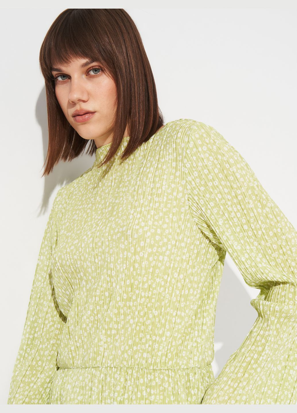 Зелёная блуза в цветочный принт Monki