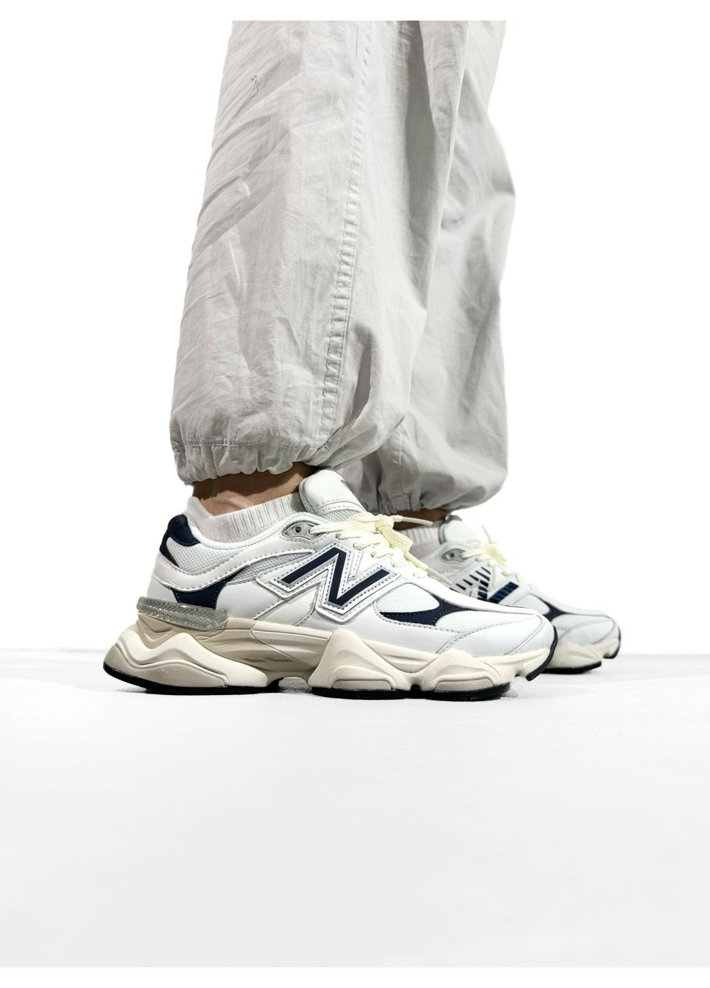 Білі Осінні кросівки чоловічі new balance 9060 white / beige / dark blue нью беланс 9060 No Brand