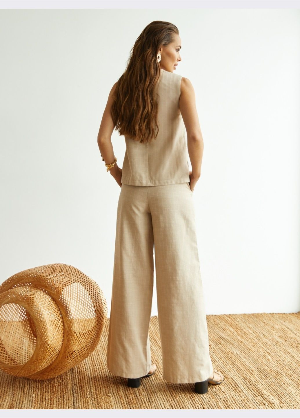 брючный костюм бежевого цвета с жилетом Dressa (330528395)