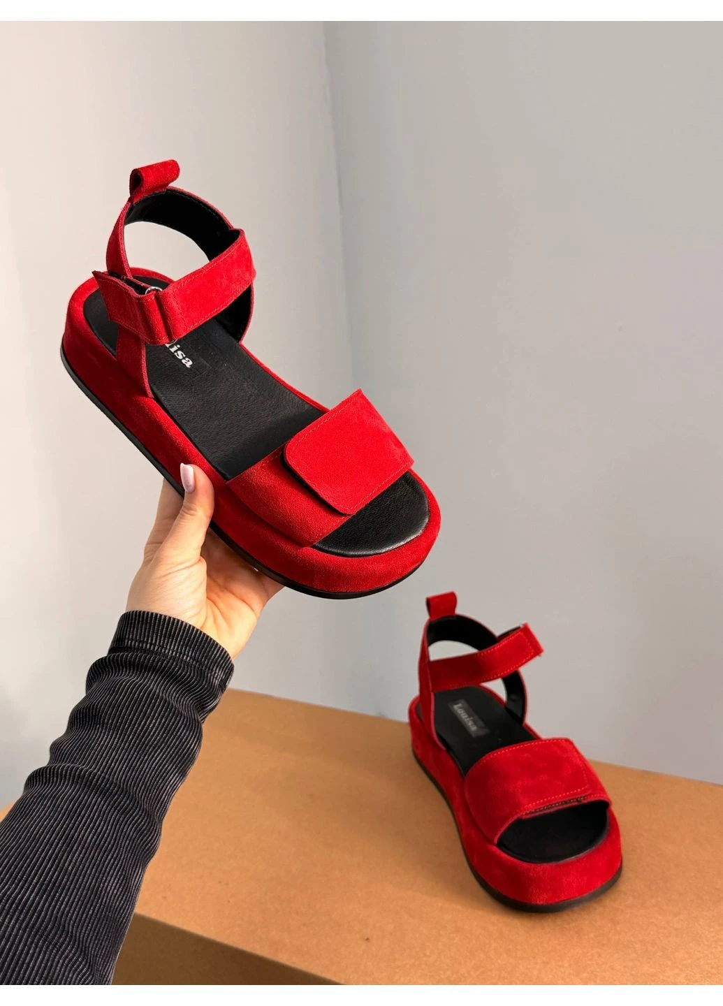 Красные красные босоножки No Brand