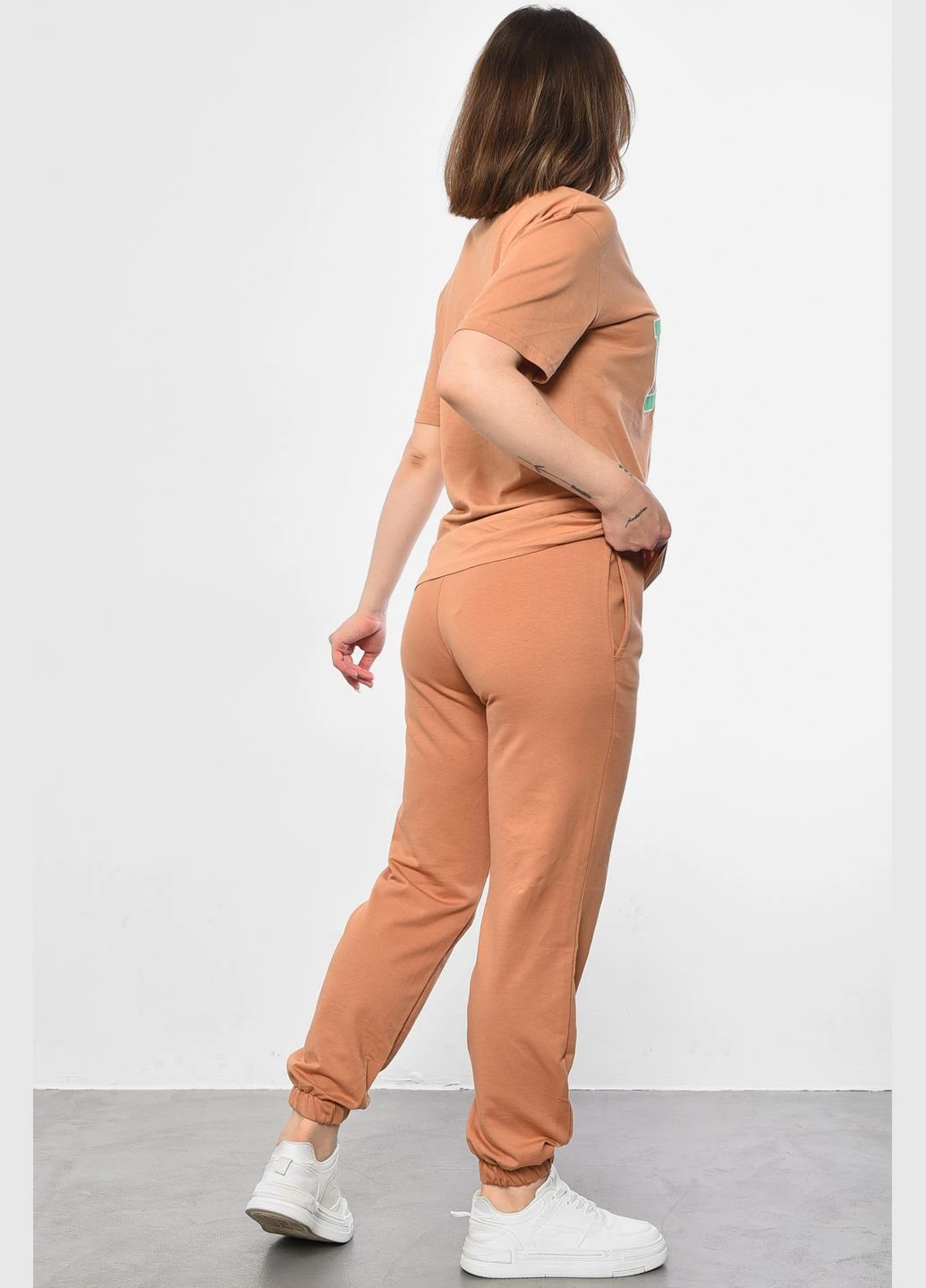 Костюм жіночий бежевого кольору Let's Shop (296551641)