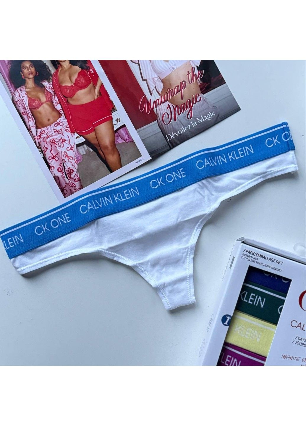 Трусики-стрінги жіночі бавовняні з логотипом білі Calvin Klein (341252143)