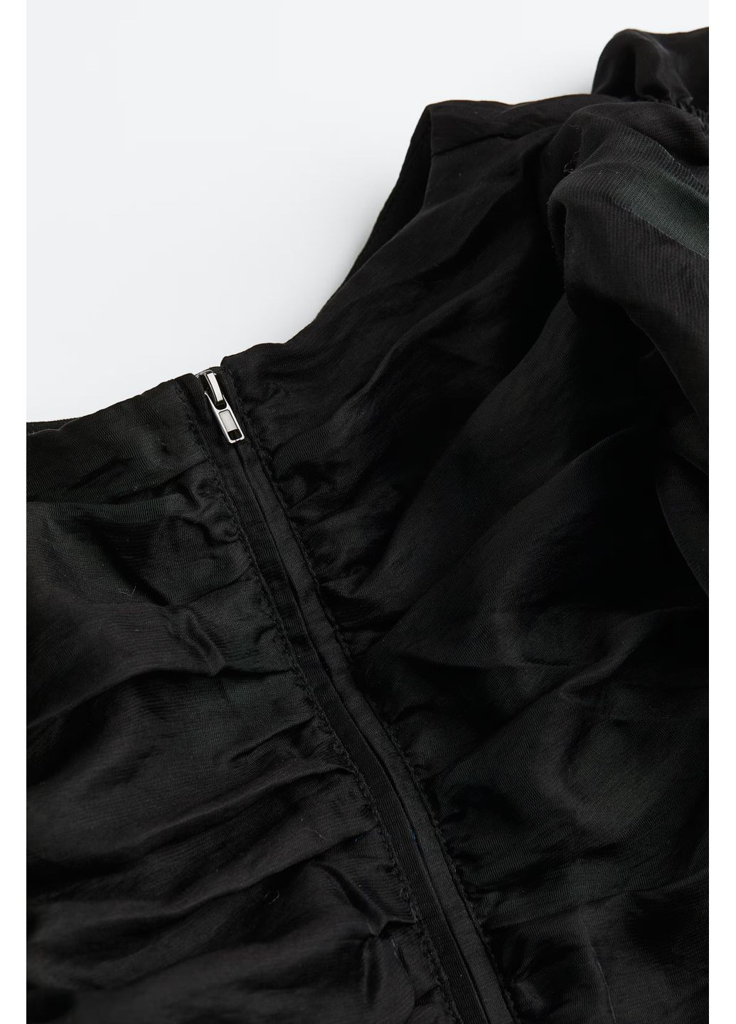 Чёрная блузка с присборенными рукавами-буфами H&M