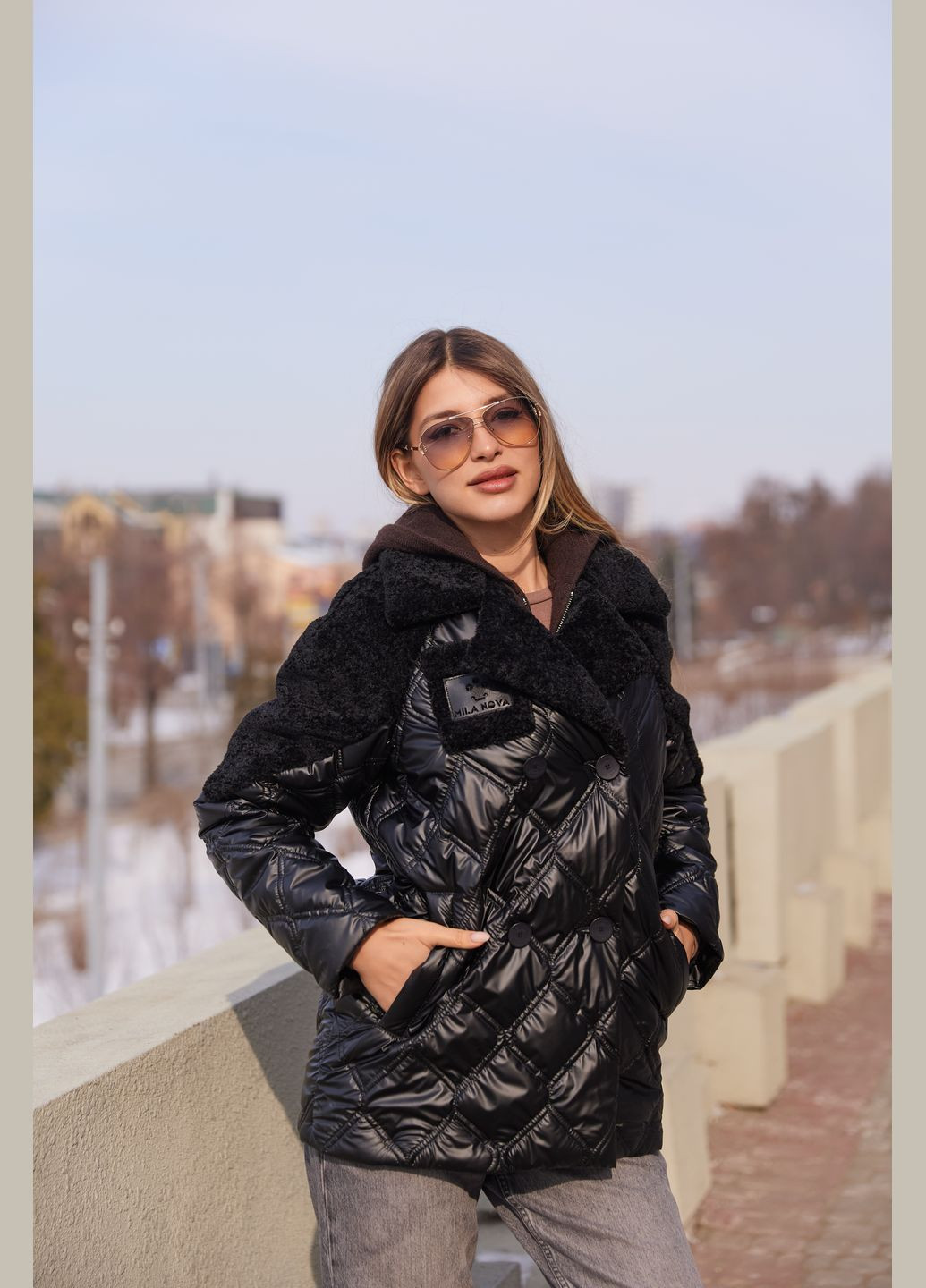 Чорна демісезонна куртка MN