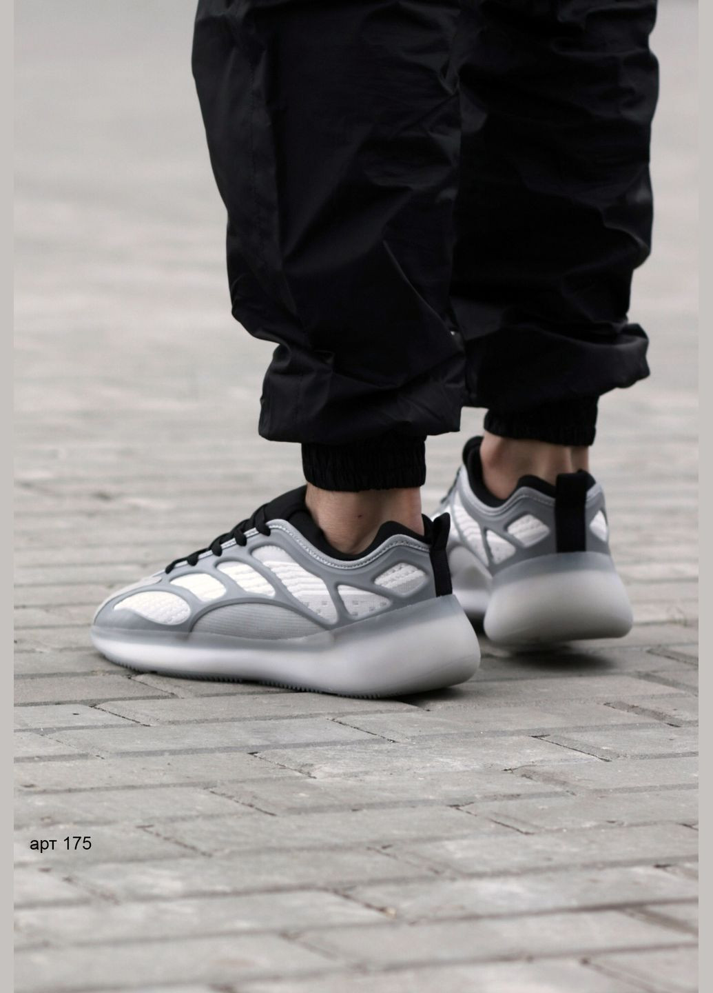 Серые демисезонные мужские кроссовки 700v3 grey black Stilli Yeezy 700 V3