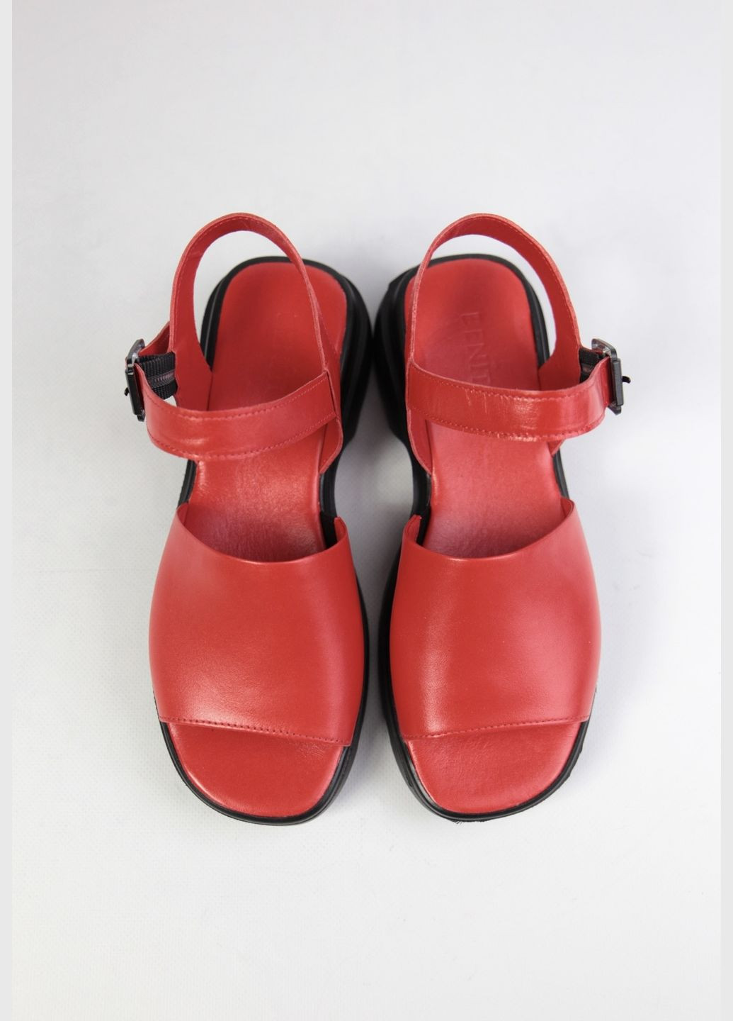 Красные босоножки Benito без застежки