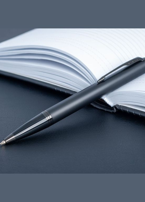 Шариковая ручка IM 17 Achromatic Black BT BP Трезубец 22 932_TR Parker (316623495)