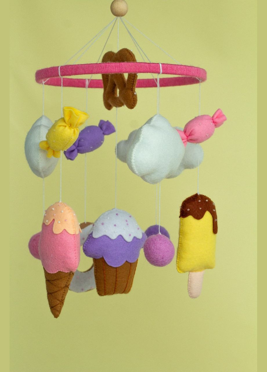 Дитячий музичний мобіль на ліжечко для немовлят WooolyWool «Солодощі» з 35 мелодіями No Brand (342758014)