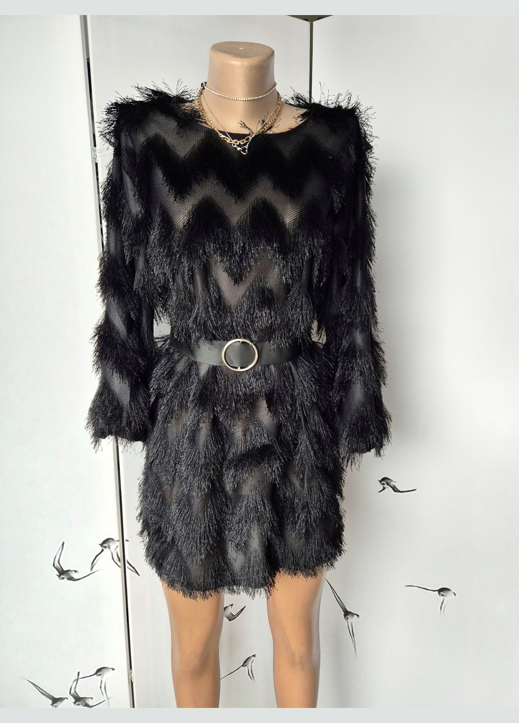 Чорна сукня-накидка жіноча з напівпрозорими та пухнастими зиг-загами Dress Code