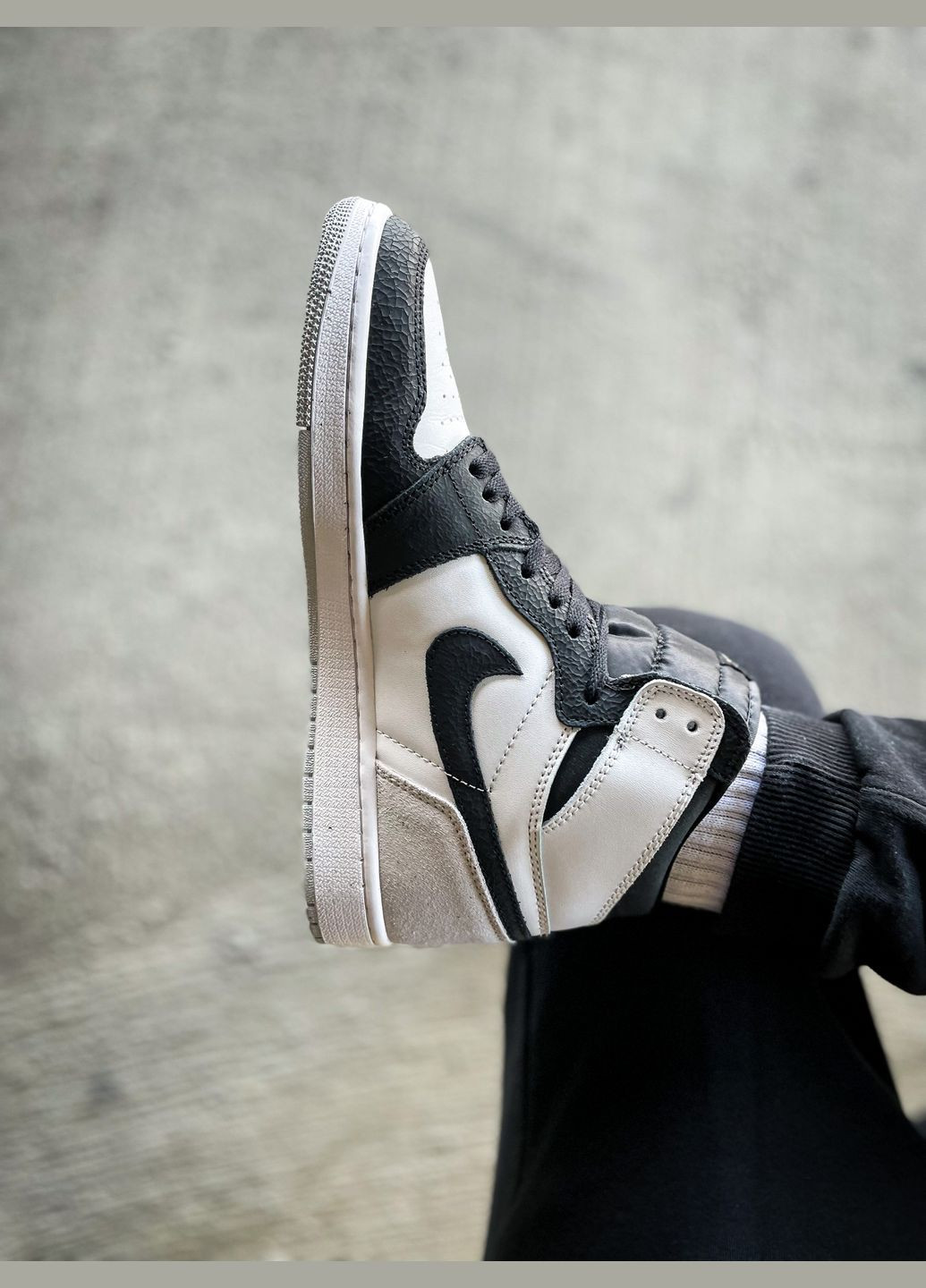 Черно-белые всесезонные кроссовки мужские nike air jordan 1 retro high bleached black white | найк аир джордан 1 ретро высокие черно-белые No Brand