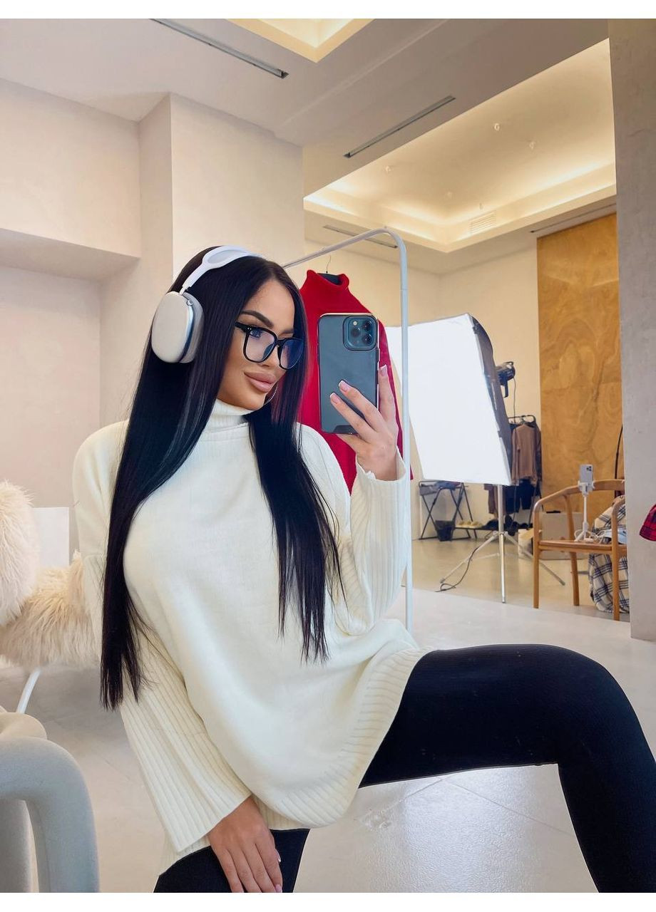 Молочный зимний женский удлиненный свитер оверсайз с разрезами MonCher