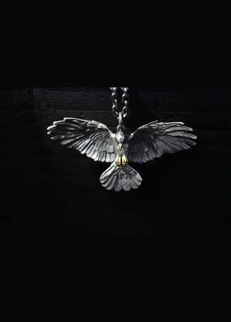 Кулон на ланцюжку чоловічий Намисто для Чоловіків у вигляді сріблястого ворона, що нападає на жертву 3.2см Liresmina Jewelry (285110897)
