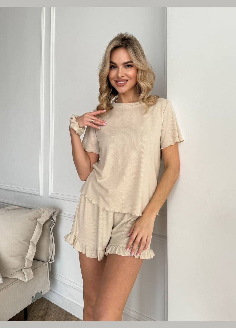 Бежевая всесезон пижама с резинкой футболка + шорты Garna