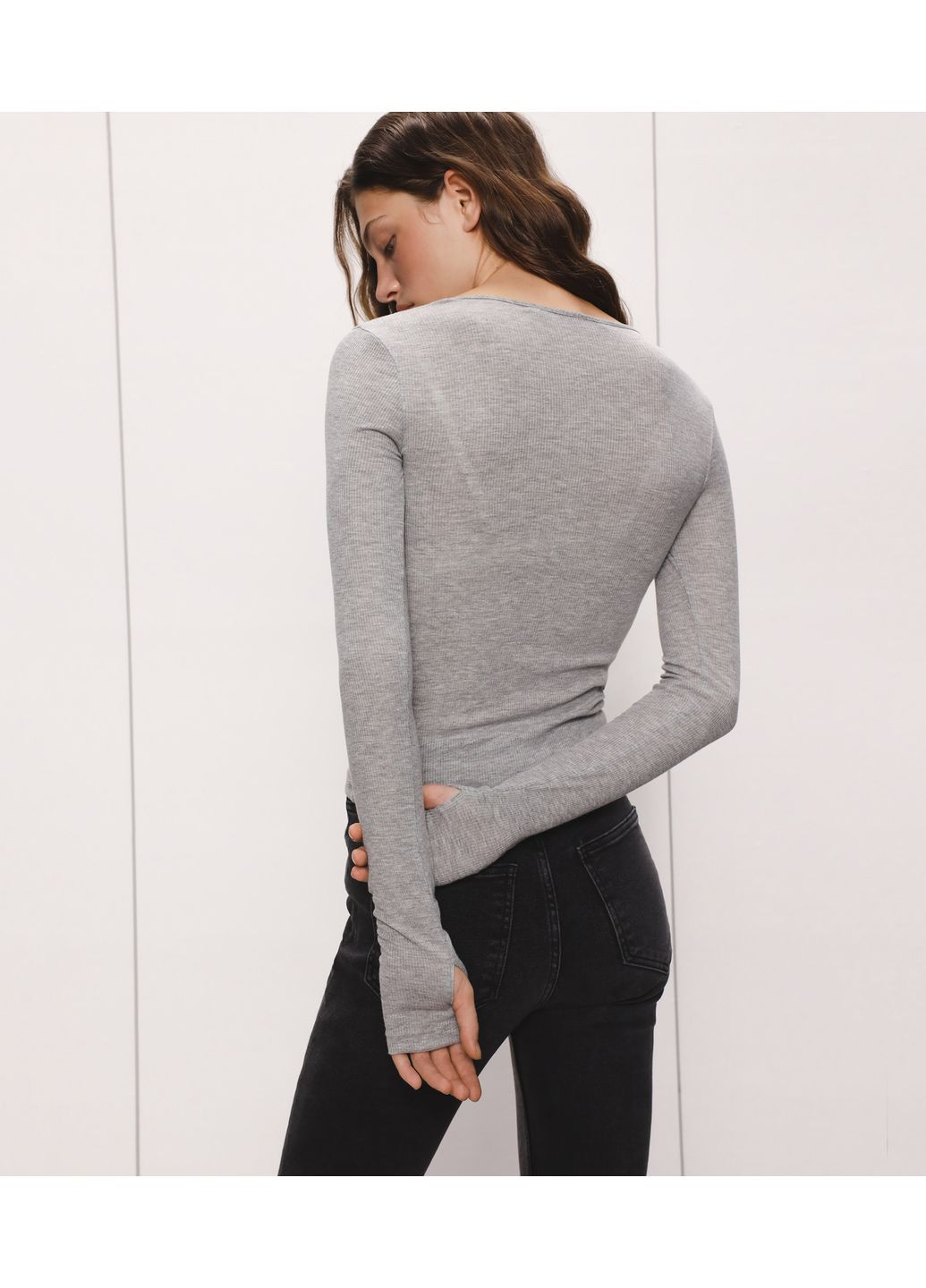 Светло-серый демисезонный джемпер в рубчик черный 871 Papaya