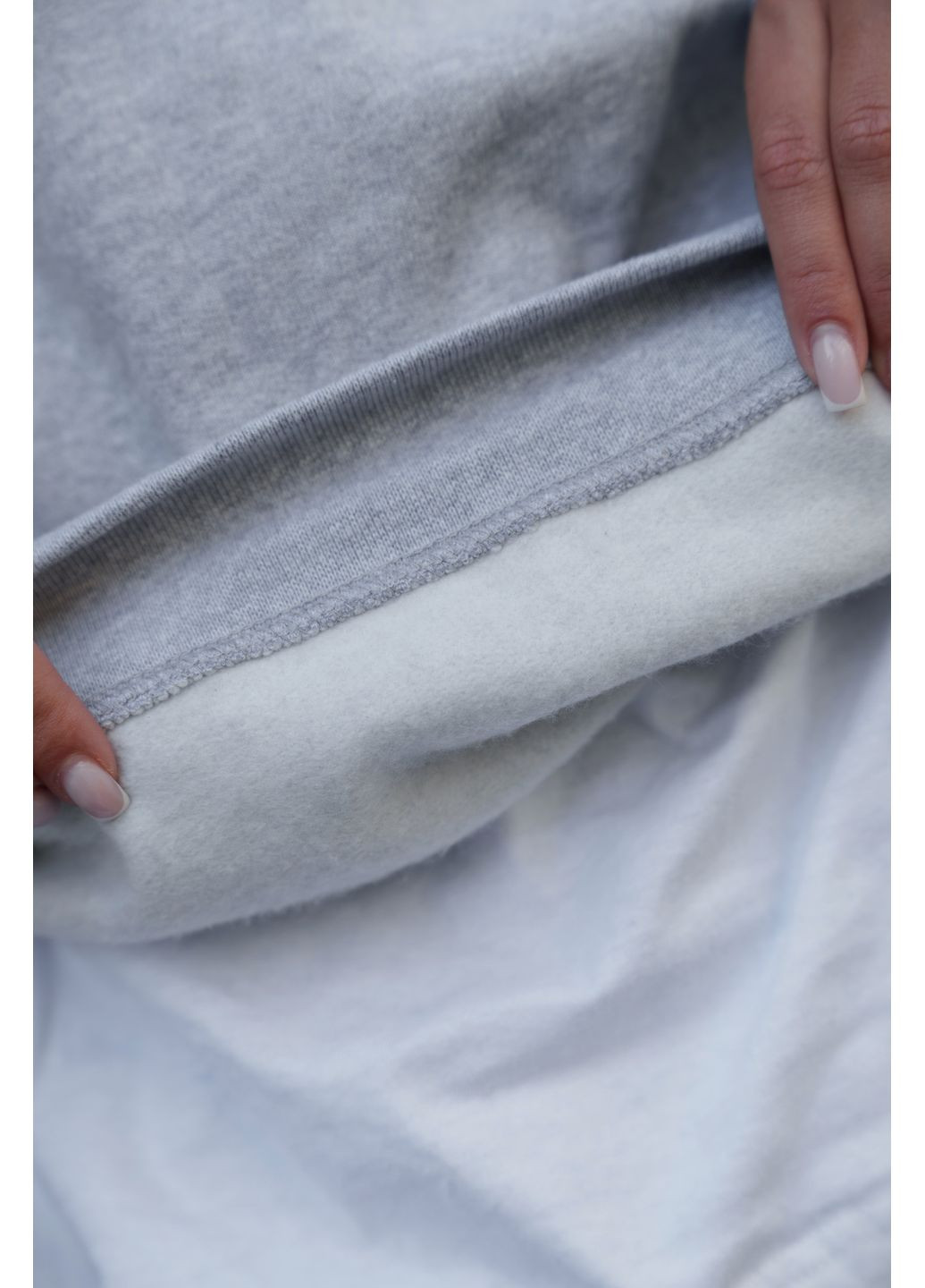 Сірий жіночий утеплений оверсайз світшот на флісі з принтом track Without однотонний без декору (366740671)