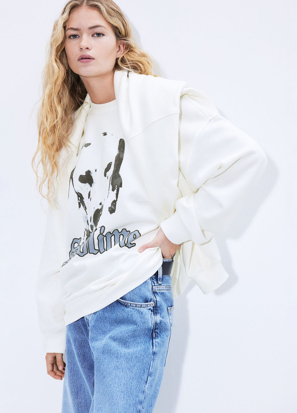 Белый свитшот из хлопка оверсайз H&M однотонный (360576244)