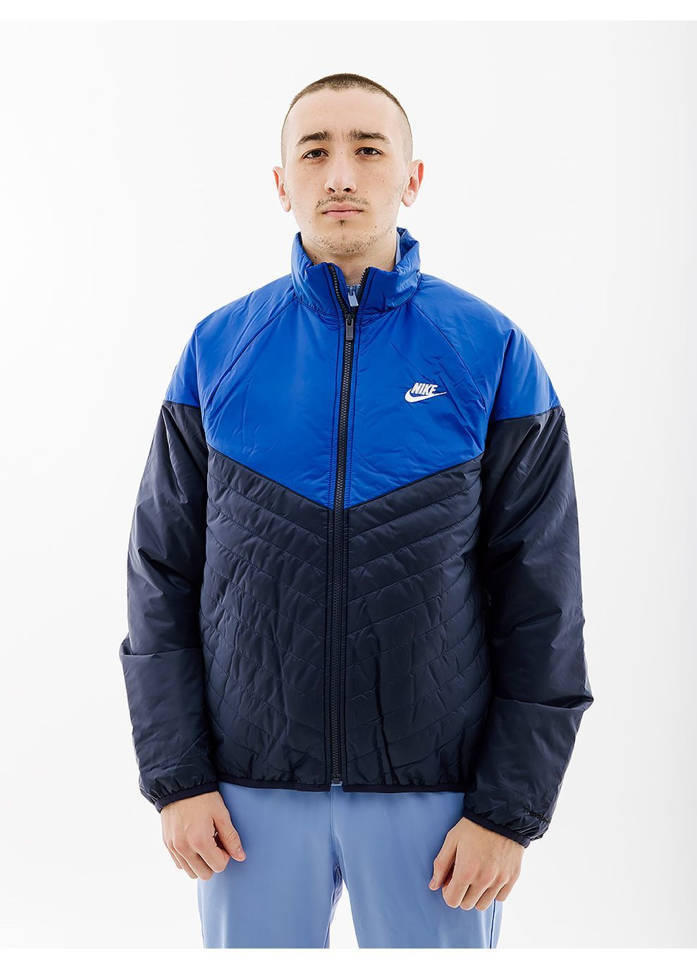 Синяя демисезонная мужская куртка midweight puffer синий Nike