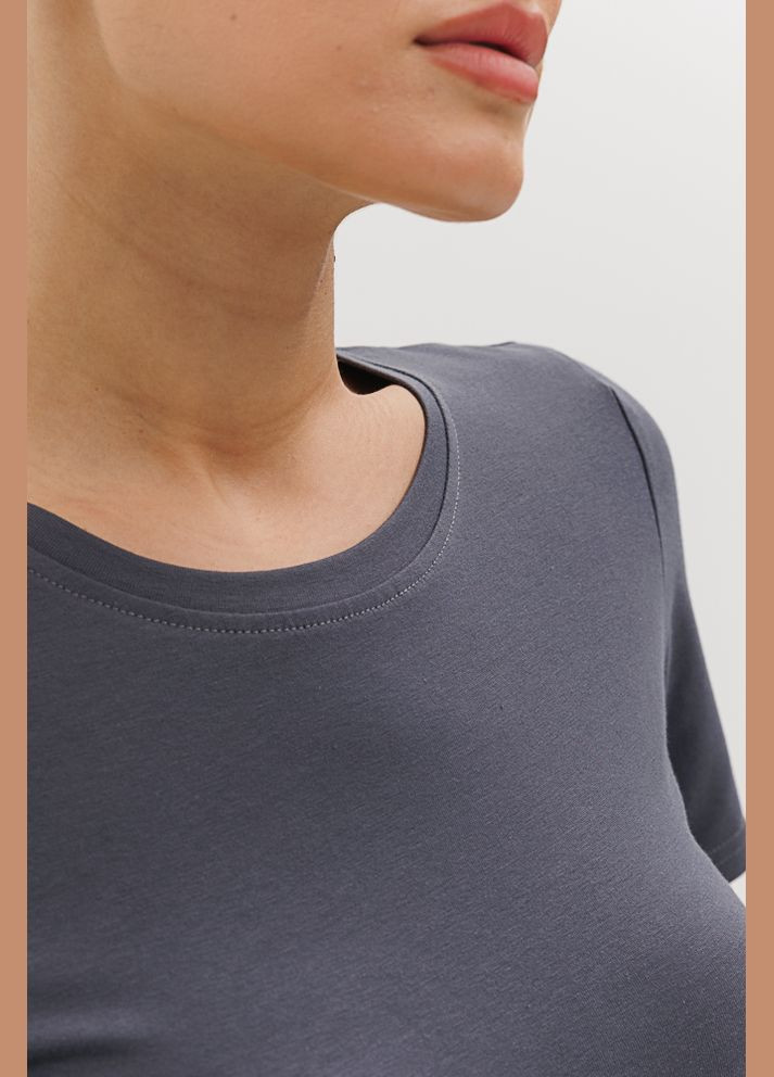 Сіра жіноча облягаюча футболка молочного кольору Arjen