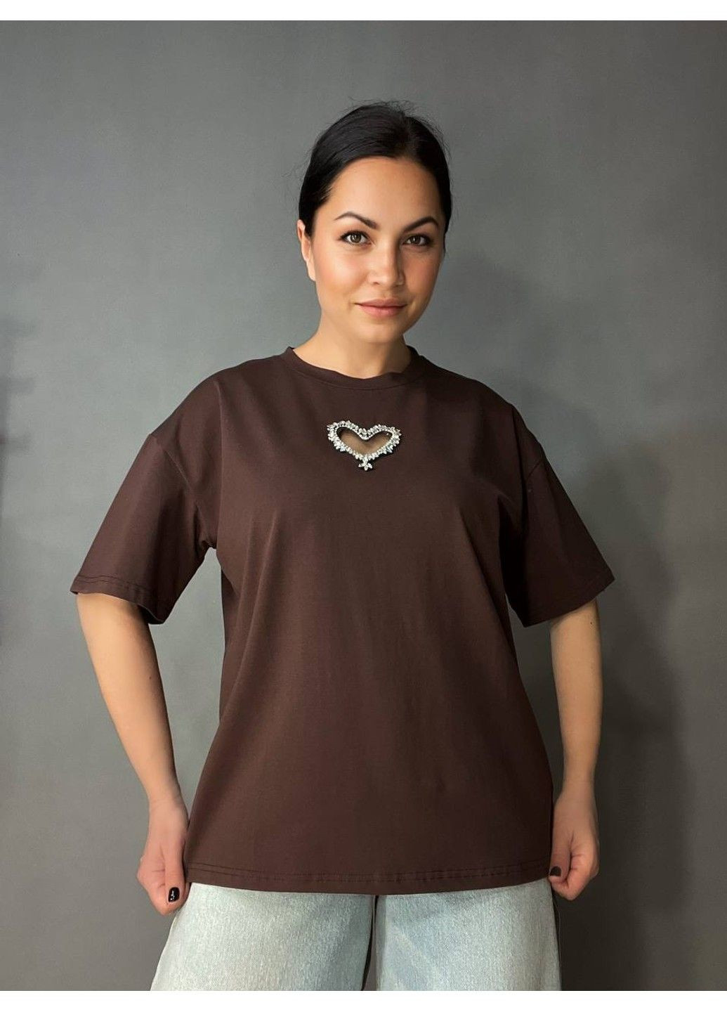 Футболка женская A-N 27009 оверсайз с вырезом в форме сердца с камнями No Brand - (333559256)