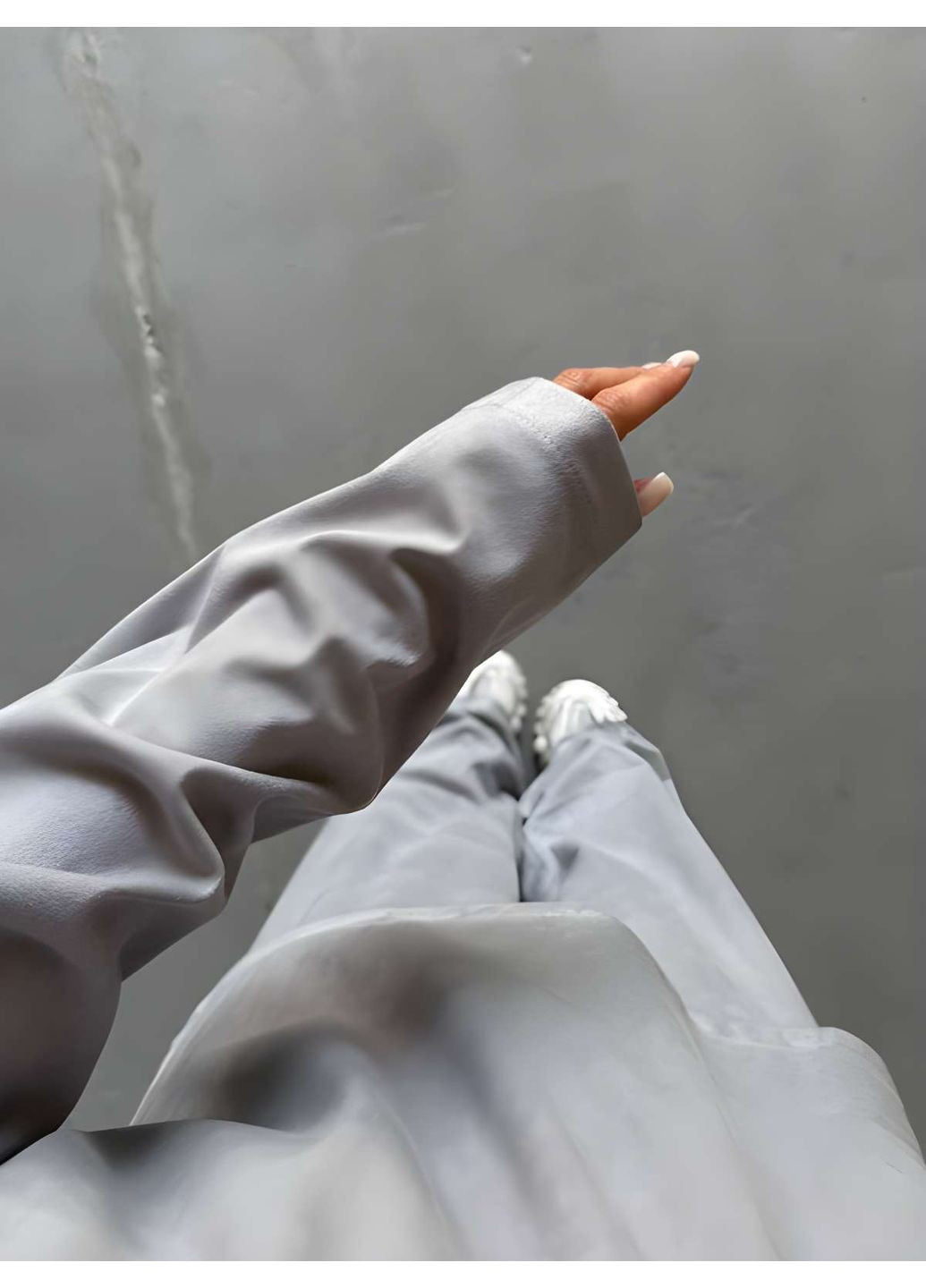 Костюм оверсайз із мікрозамшу на осінь сірий, жіночий вільний костюм двійка штани + кофта,... Україна (355059421)