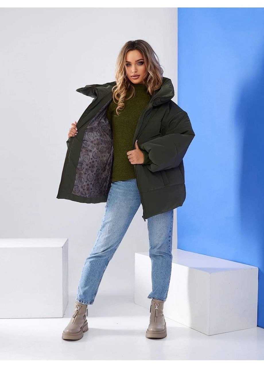 Оливкова (хакі) зимня куртка 033 оверсайз плащівка-велюр на бархаті,синтепон 300,з напиленням Україна