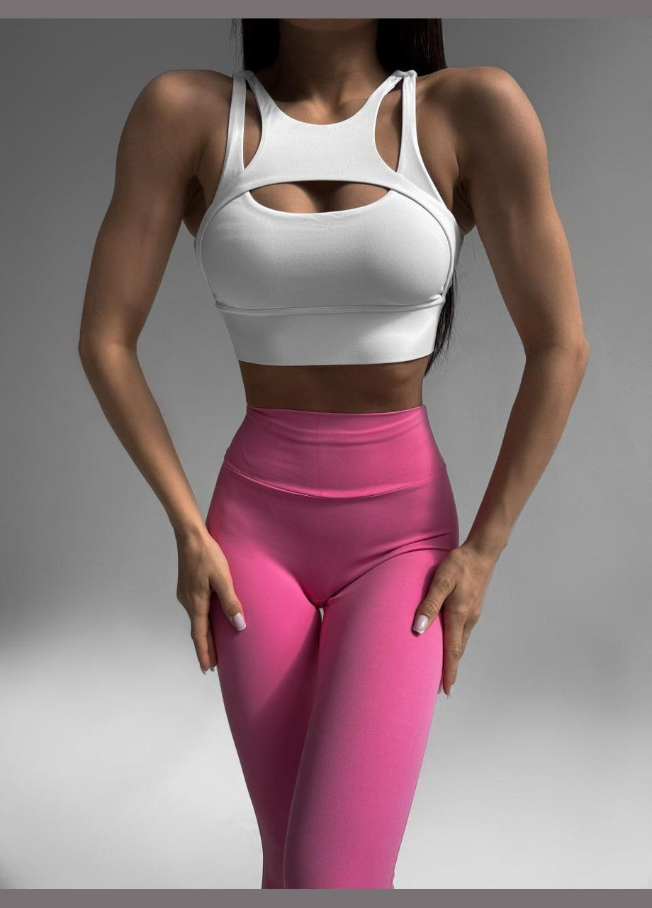 Топ з вирізом на спині та чашками, білого кольору, розмір L Trends (330757040)