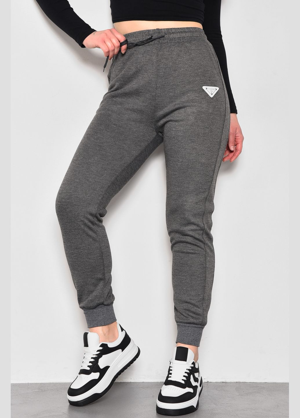 Спортивні штани жіночі трикотажні темно-сірого кольору Let's Shop (279724086)