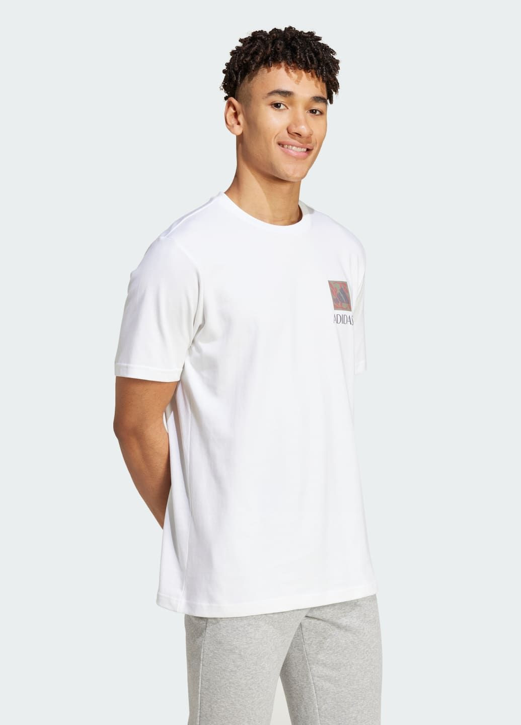 Біла футболка wellness graphic adidas