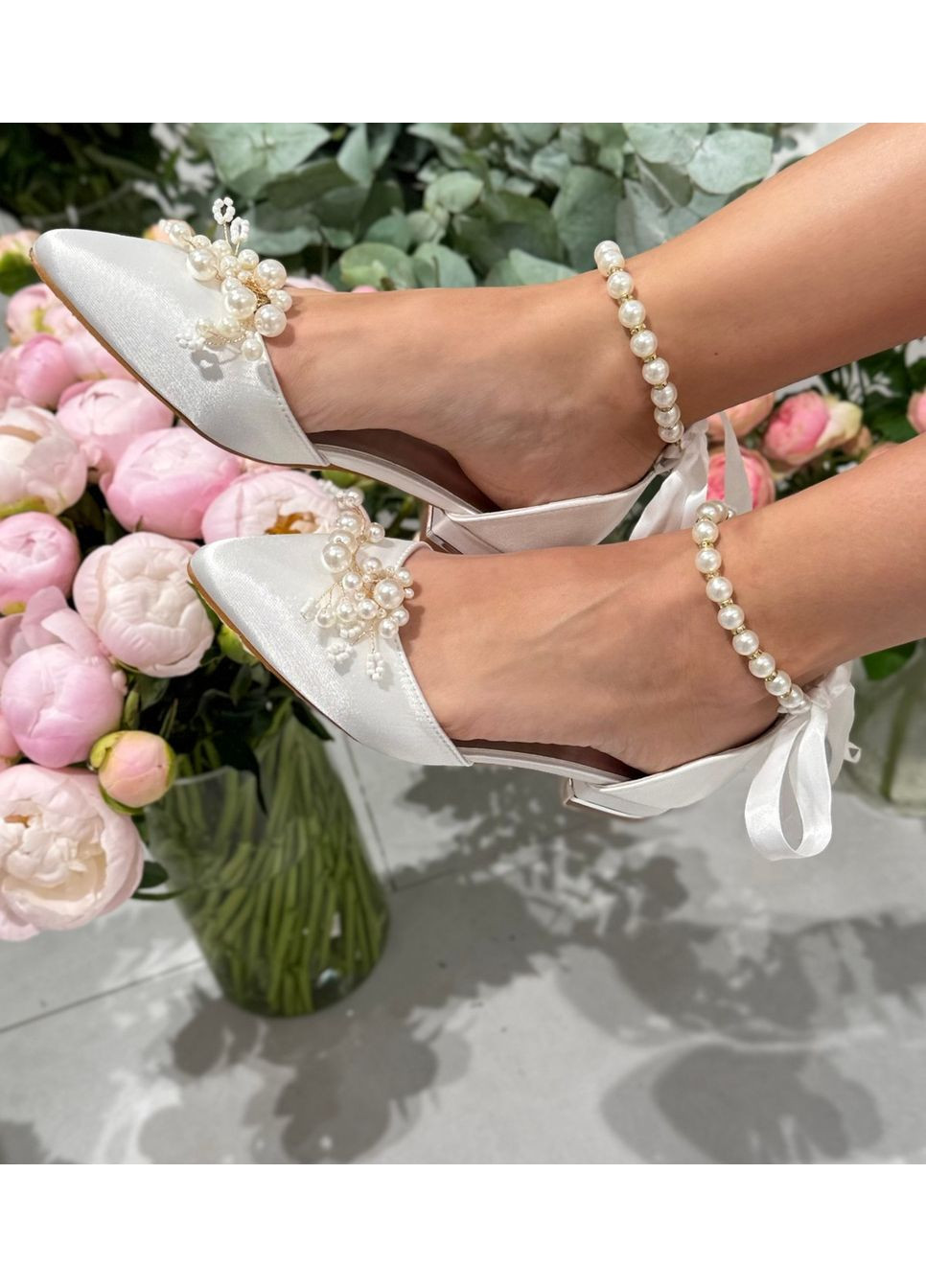 Жіночі жіночі балетки весільні атласні з брошкою перли квітка (знімається) - б-0002-1 | білі однотонні брошка текстиль (356117132)