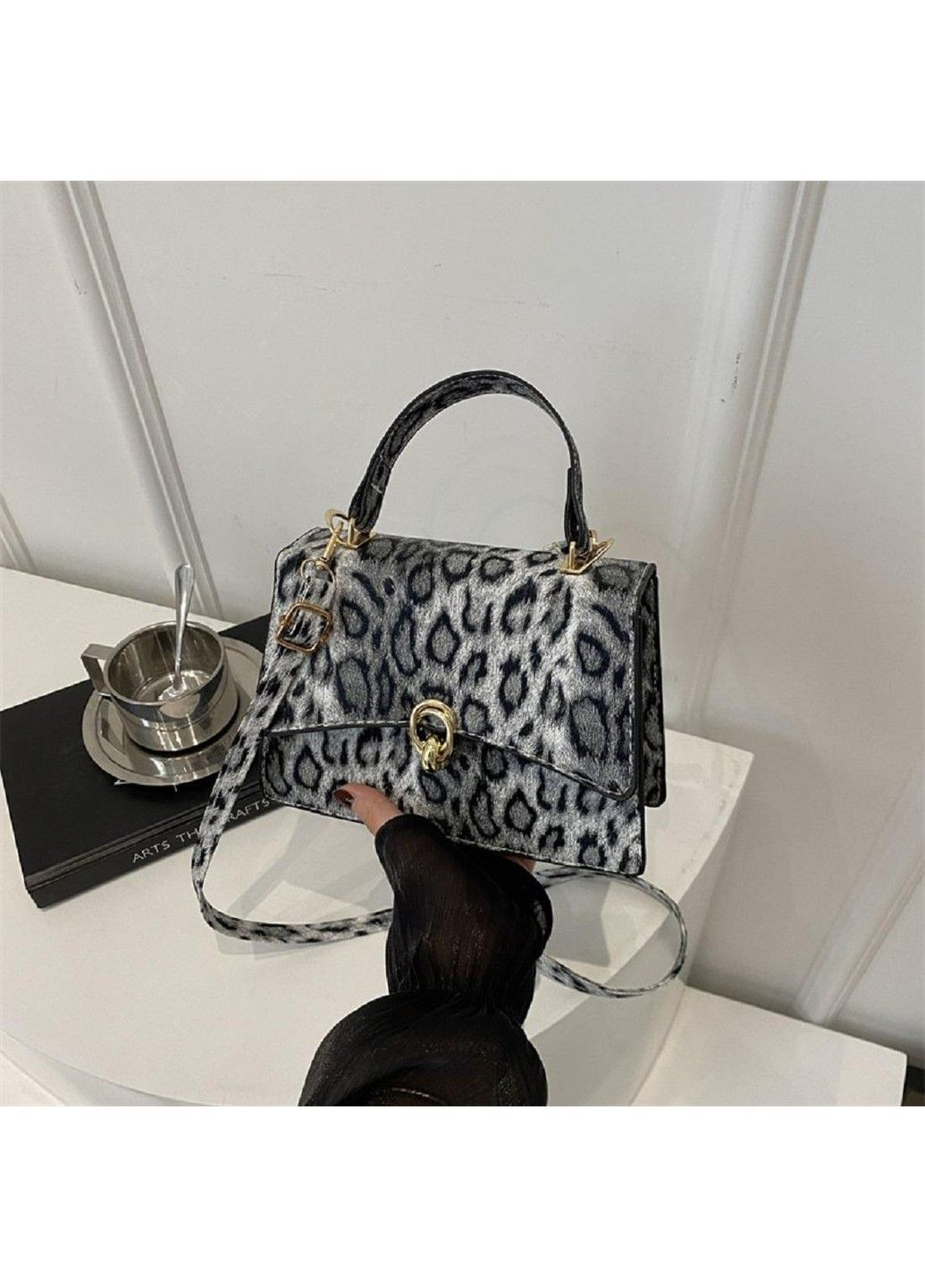 Стильне кроссбоді еко-шкіра лео P1-369-9075LG Lilly (369892881)