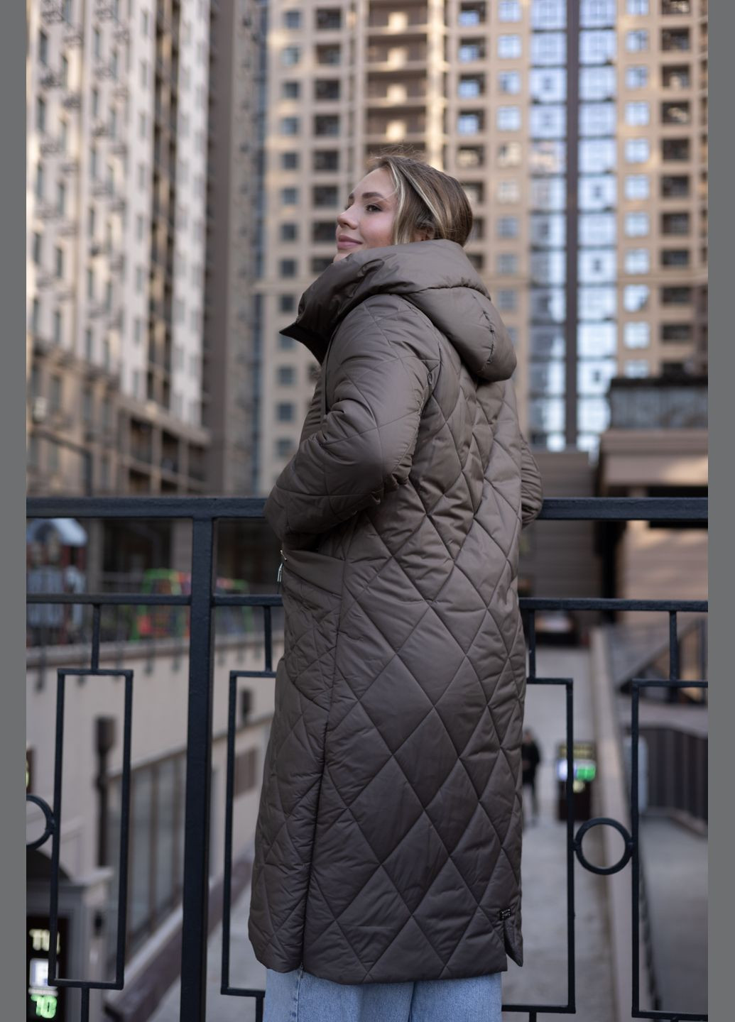 Оливковое зимнее Женское зимнее длинное пальто больших размеров 502852 Delfy