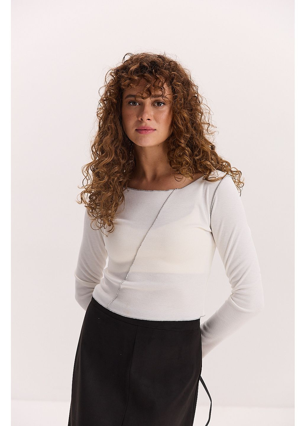 Кроп-топ с длинными рукавами молочный со швами наружу Arjen (353305955)