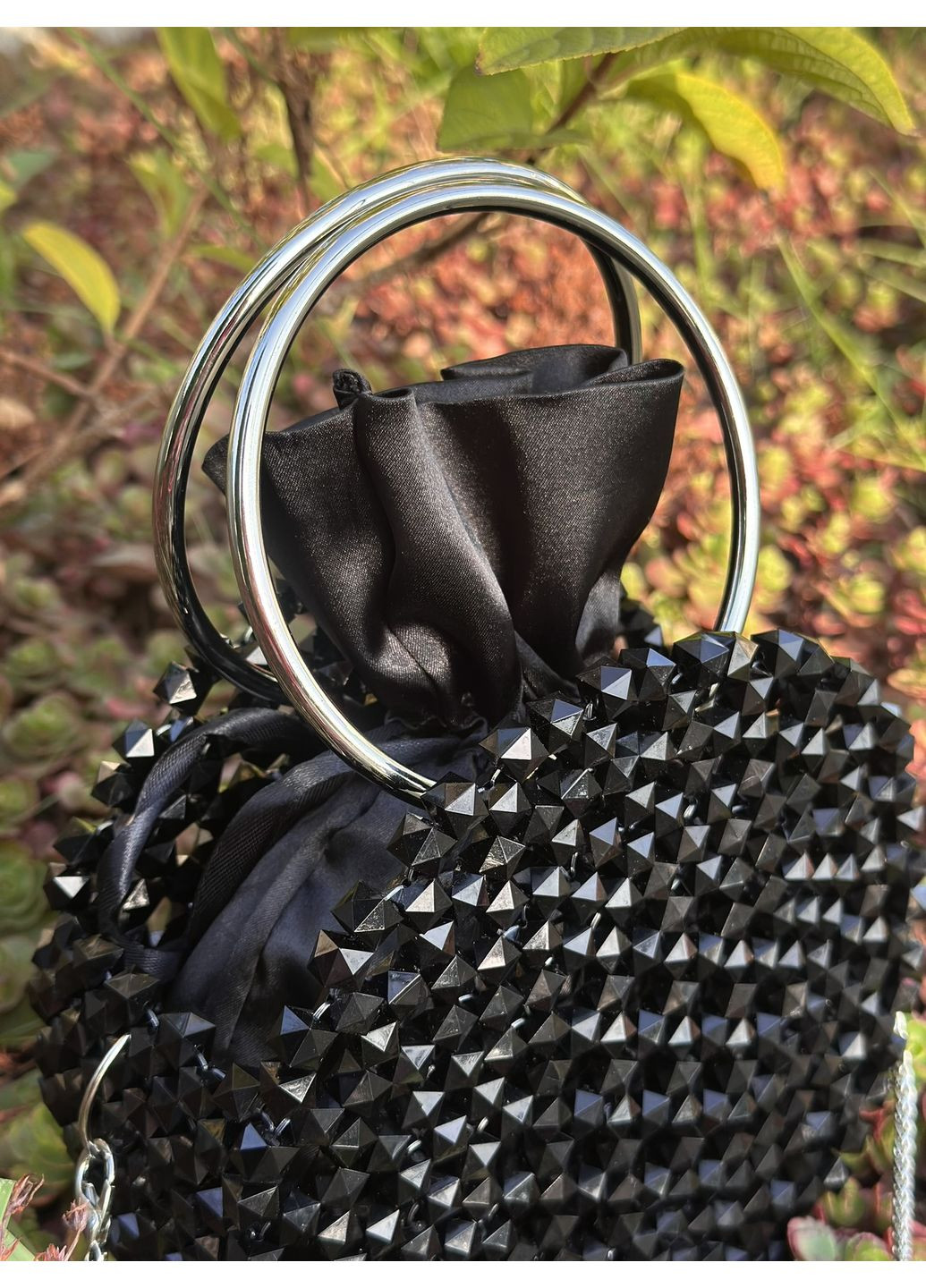 Жіноча кругла сумка з намистин ручної роботи з ланцюжком червона No Brand (362136998)