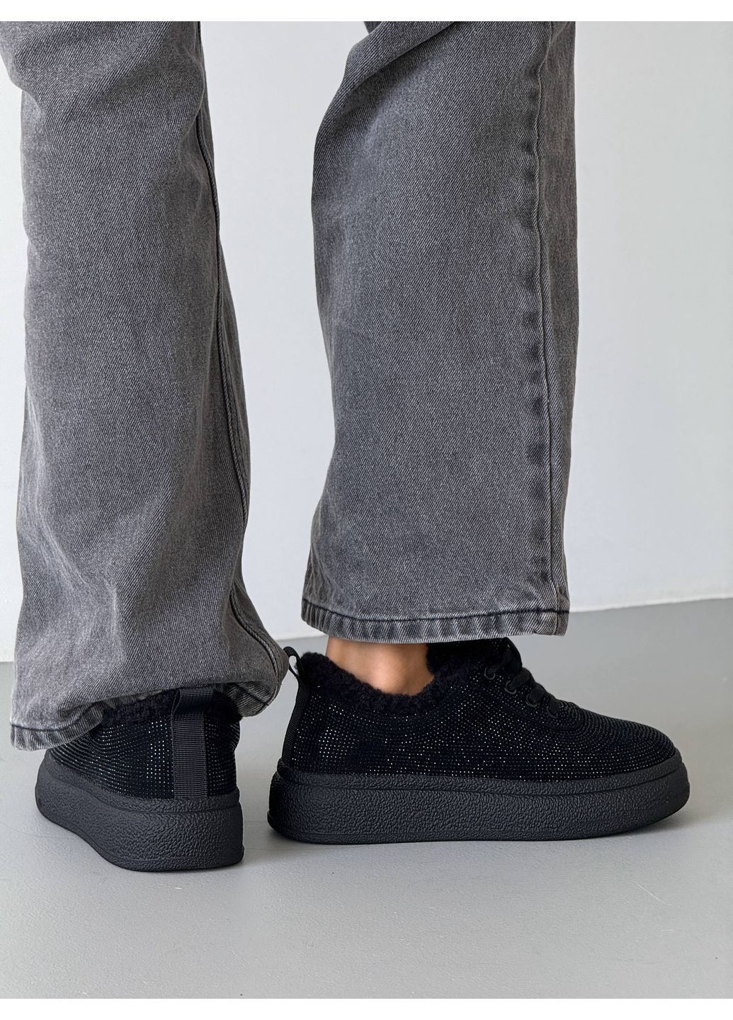 Чорні жіночі зимові кеди чорні, натуральна замша, хутро teddy, з камінцями No Brand