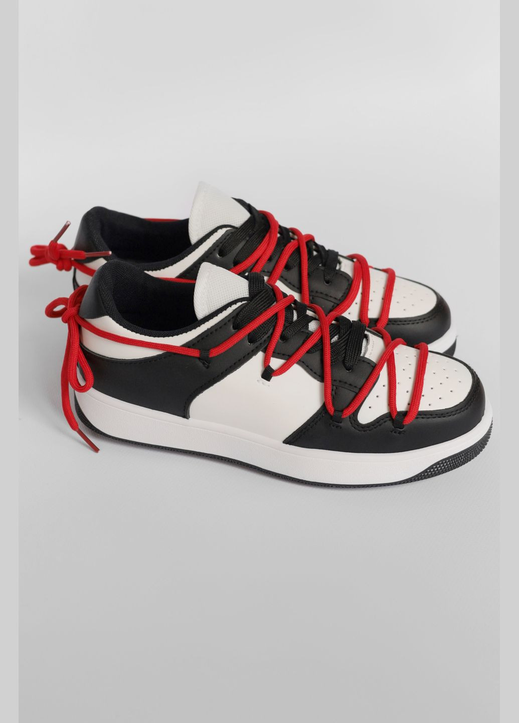 Черные демисезонные кроссовки подросток для девочки черно-белого цвета на шнуровке Let's Shop