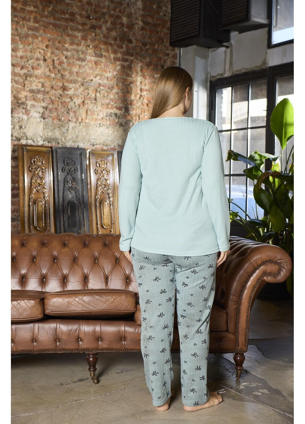 Зеленая всесезон пижама женская теплая из утепленного интерлока «mint bows» big size лонгслив + брюки Leyla